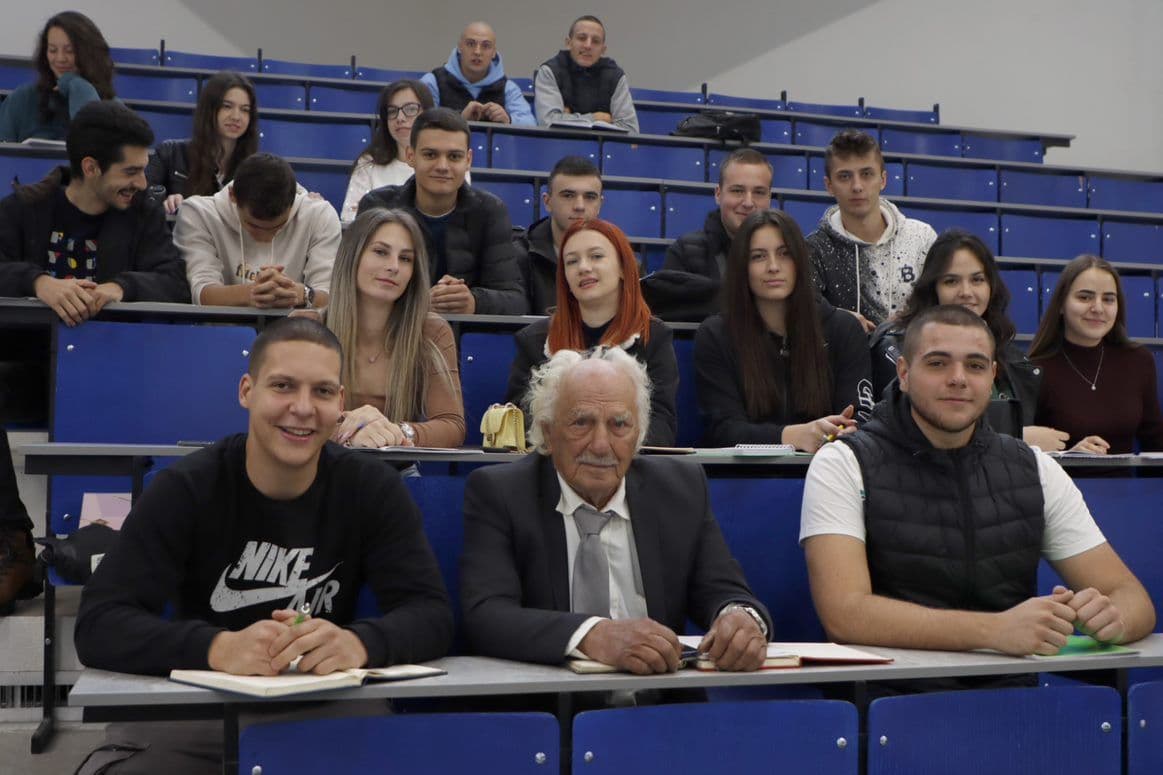 Penzioner upisao Mašinski fakultet: Klupu dijeli sa studentima mlađim 70 godina