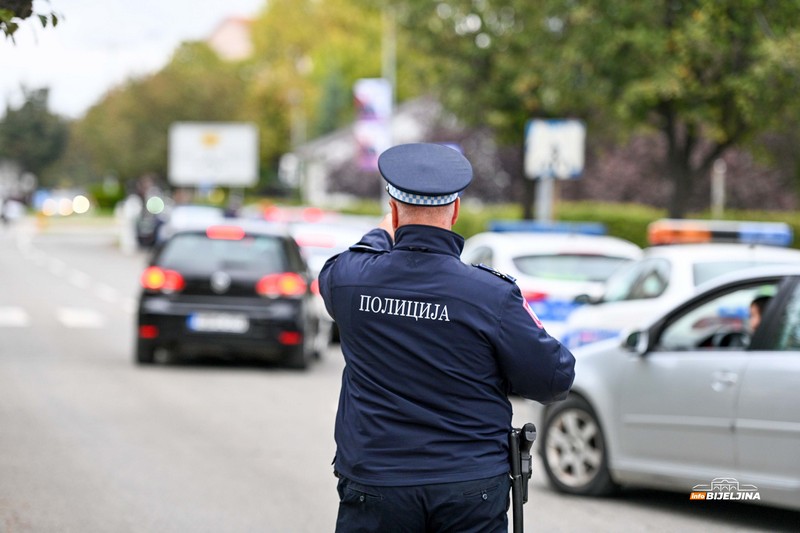 Bijeljina: Počela podjela biračkog materijala, sve nadzire policija (FOTO)