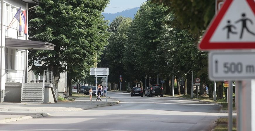 POKUŠAJ SAMOUBISTVA U TESLIĆU Starac se ubo nožem u stomak