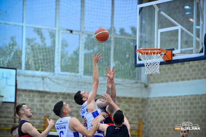 Sjajna utakmica u Bijeljini: Radnik izjednačio protiv Drine (FOTO)