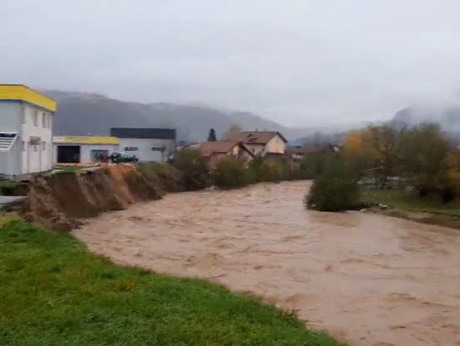 Poplave u Srpskoj - vanredno u Palama i Trnovu; Ugroženi objekti i most u Istočnoj Ilidži 