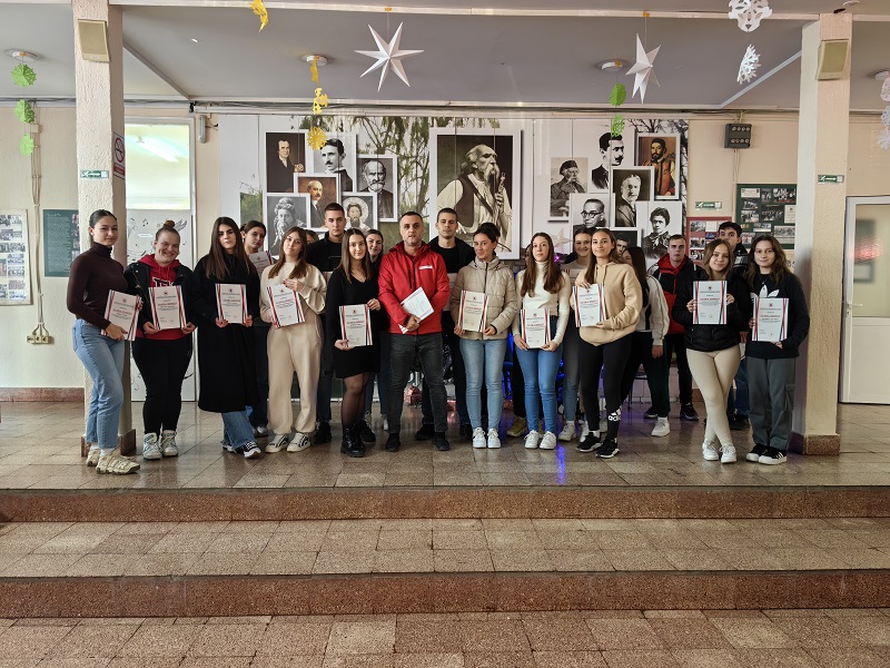 Bijeljina: Omladina Crvenog krsta i gimnazijalci prikupili više od 1.000 paketića