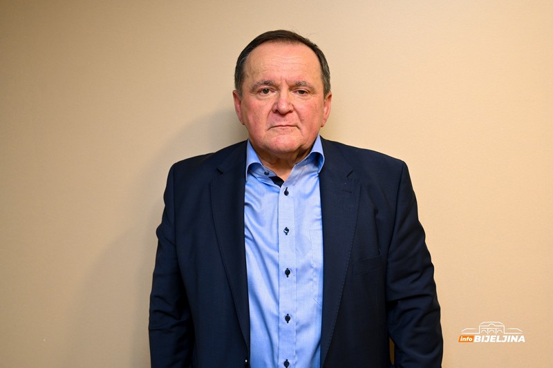 Radnici “Hidromontaže” se okupili u Bijeljini: Firma koja je iza sebe ostavila fabričke gigante i neraskidiva prijateljstva (FOTO)