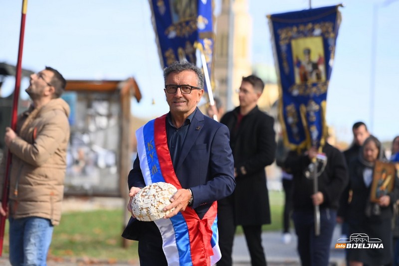 Mitropolit Fotije blagloslovio Ugljevik: Grad vjere, ljudi i budućnosti (FOTO)