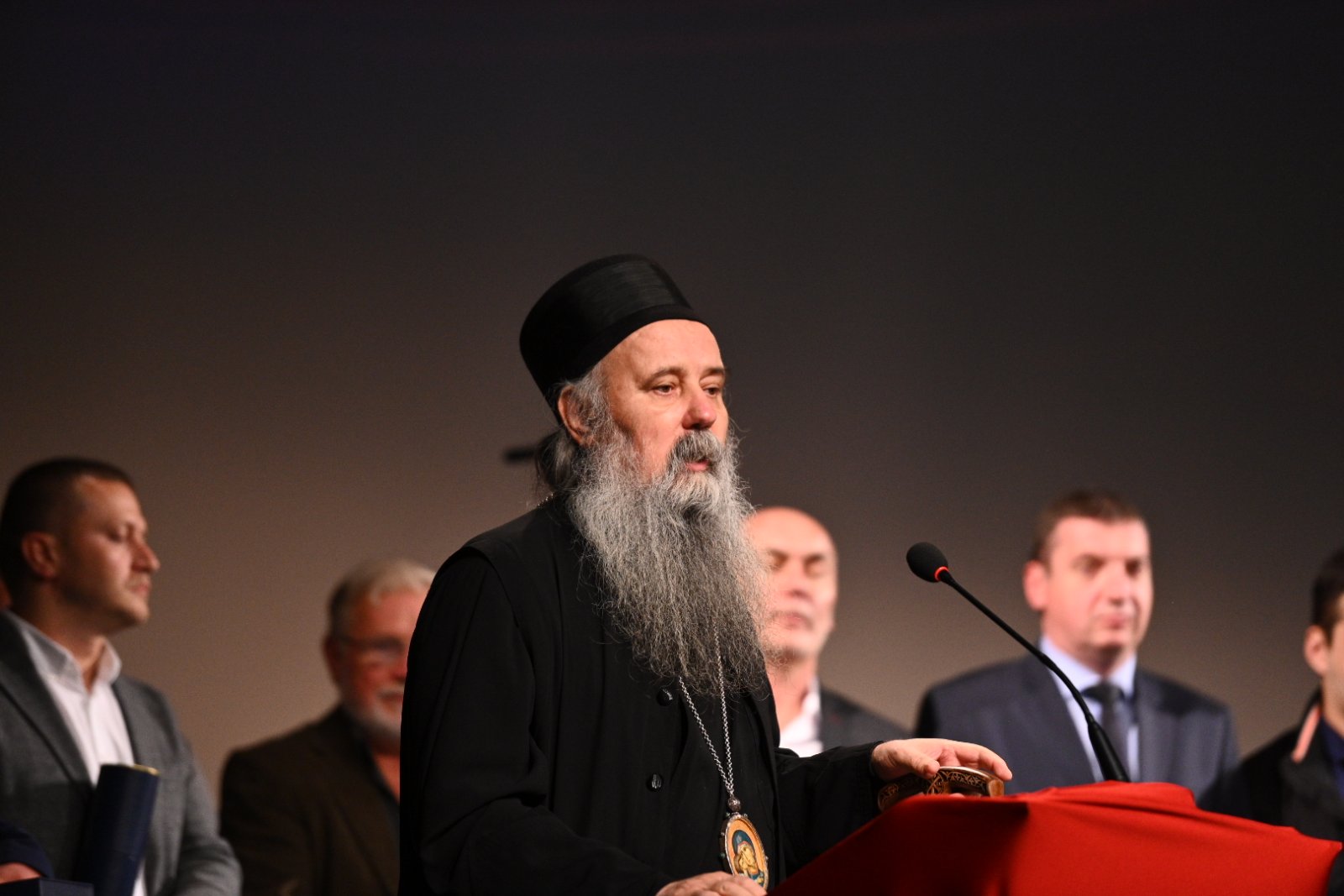 Episkopu Fotiju uručena Povelja grada (FOTO)