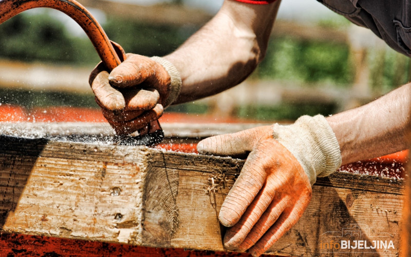 Drvna industrija BiH izvozi više, ali zarađuje manje – pad izvoza i suficita u prvoj polovini godine