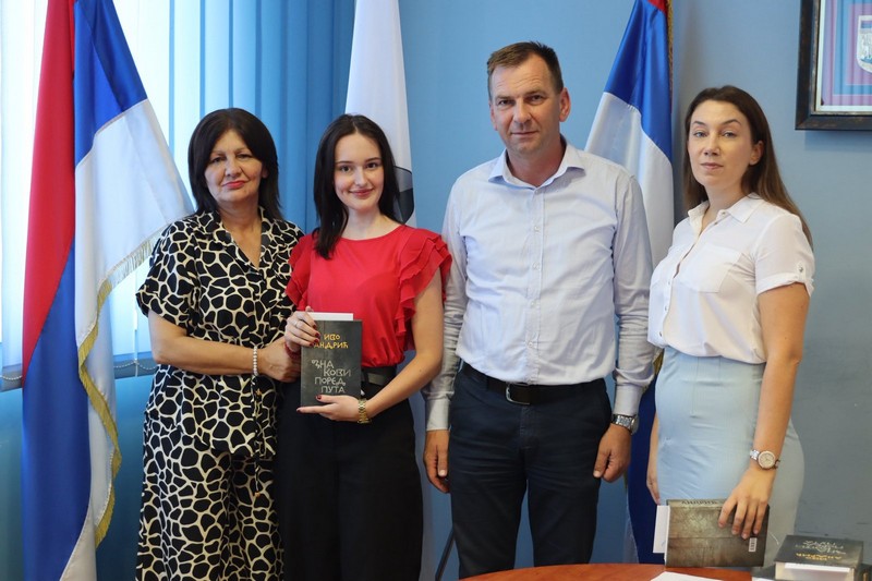 Načelnik Ugljevika nagradio najuspješnije đake za školske i sportske rezultate
