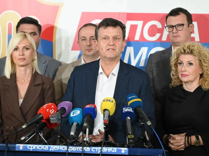 SDS na tački pucanja: Spor oko Blanuše i isključenja Petrovića