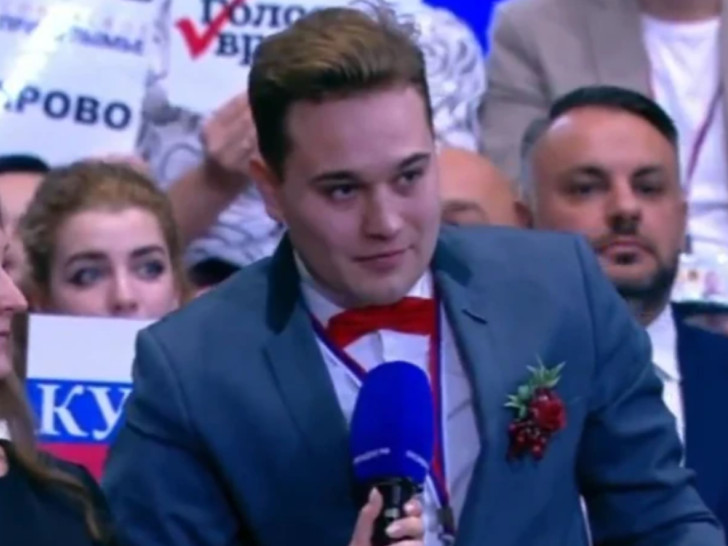 Novinar zaprosio djevojku na godišnjoj konferenciji Vladimira Putina (VIDEO)