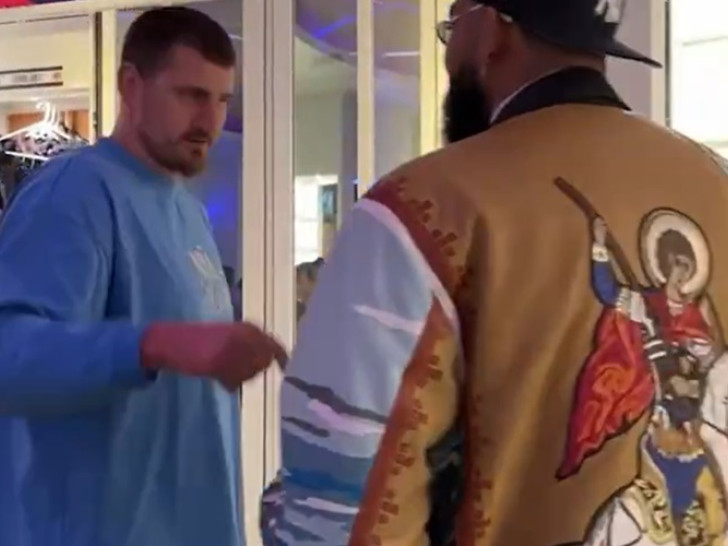 Jokić u nevjerici zbog Taunsove jakne: „Ovo je srpska stvar!“ /VIDEO/