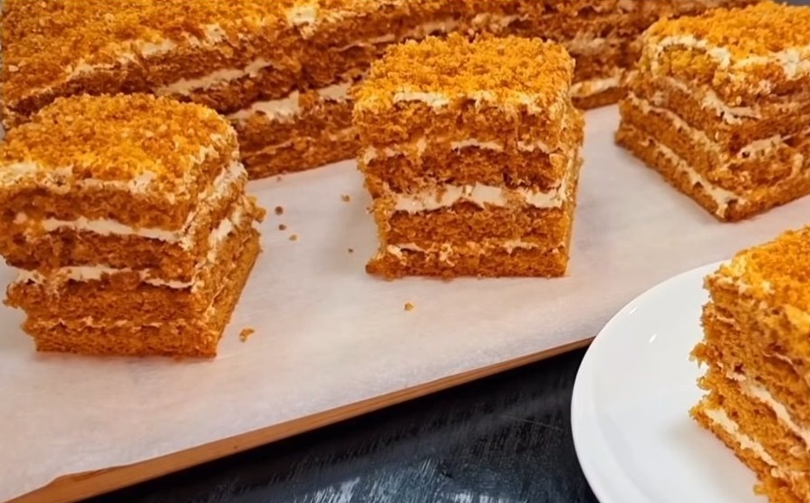 OD PROSTIH SASTOJAKA NAPRAVITE FANTASTIČNU TORTU: Kora od meda i bijeli fil čine ovu tortu zanimljivom 