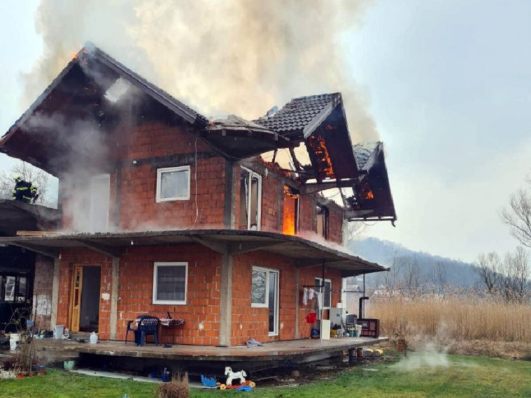 Požar u Zvorniku, ima povrijeđenih