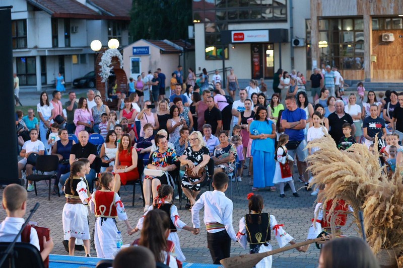 Ljetnje večeri Ugljevik 2026. zatvorene uz muziku, folklor i brojnu publiku (FOTO)