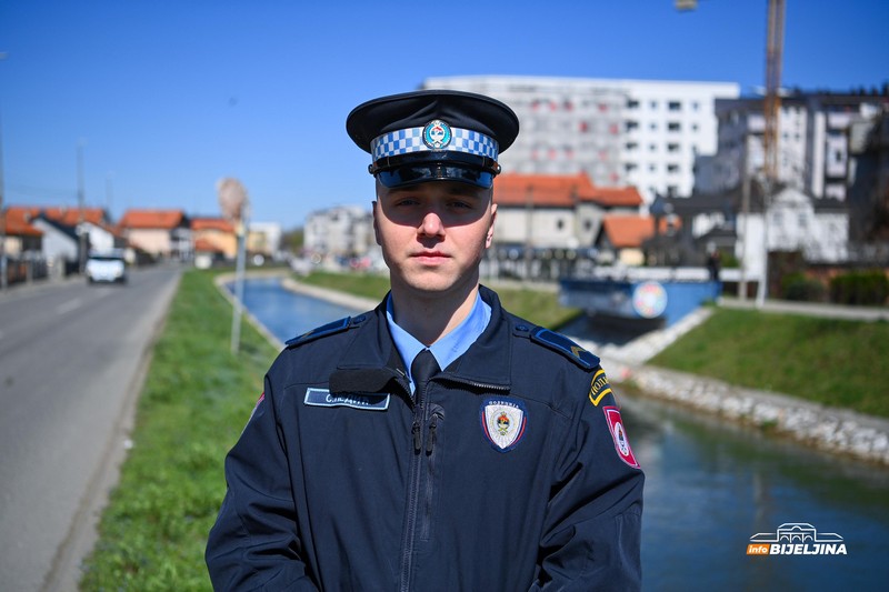 Bijeljinski policajci spasili ženu iz kanala Dašnica: “Svako human treba tako da postupi” (FOTO)