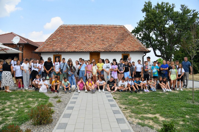 Djeca sa Kosmeta posjetila manastir u Dragaljevcu i 