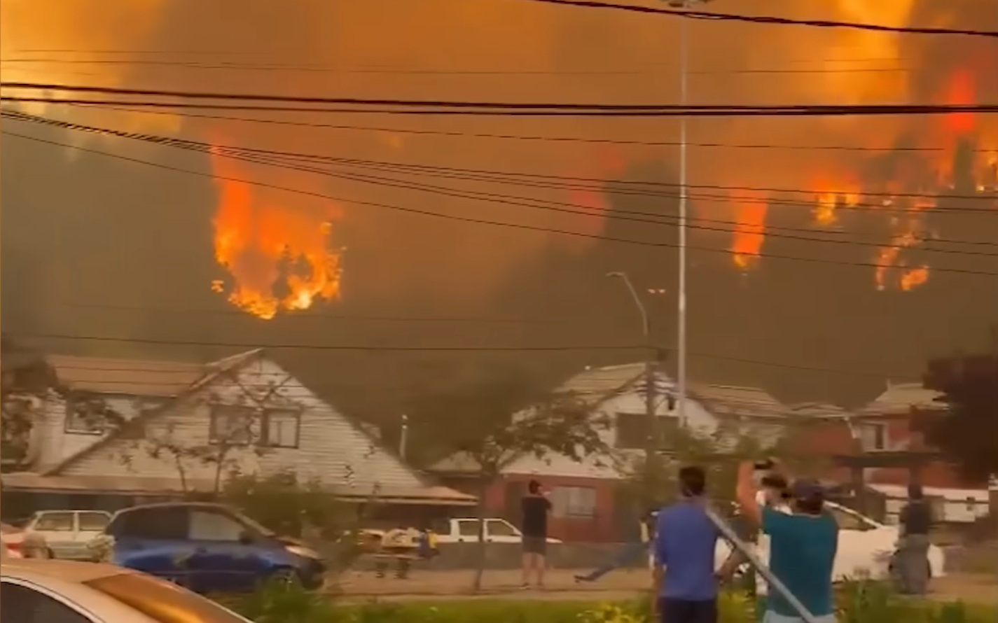 Čile zahvaćen smrtonosnim požarima: Poginulo je najmanje 18 osoba, više od 50.000 ljudi evakuisano /VIDEO/