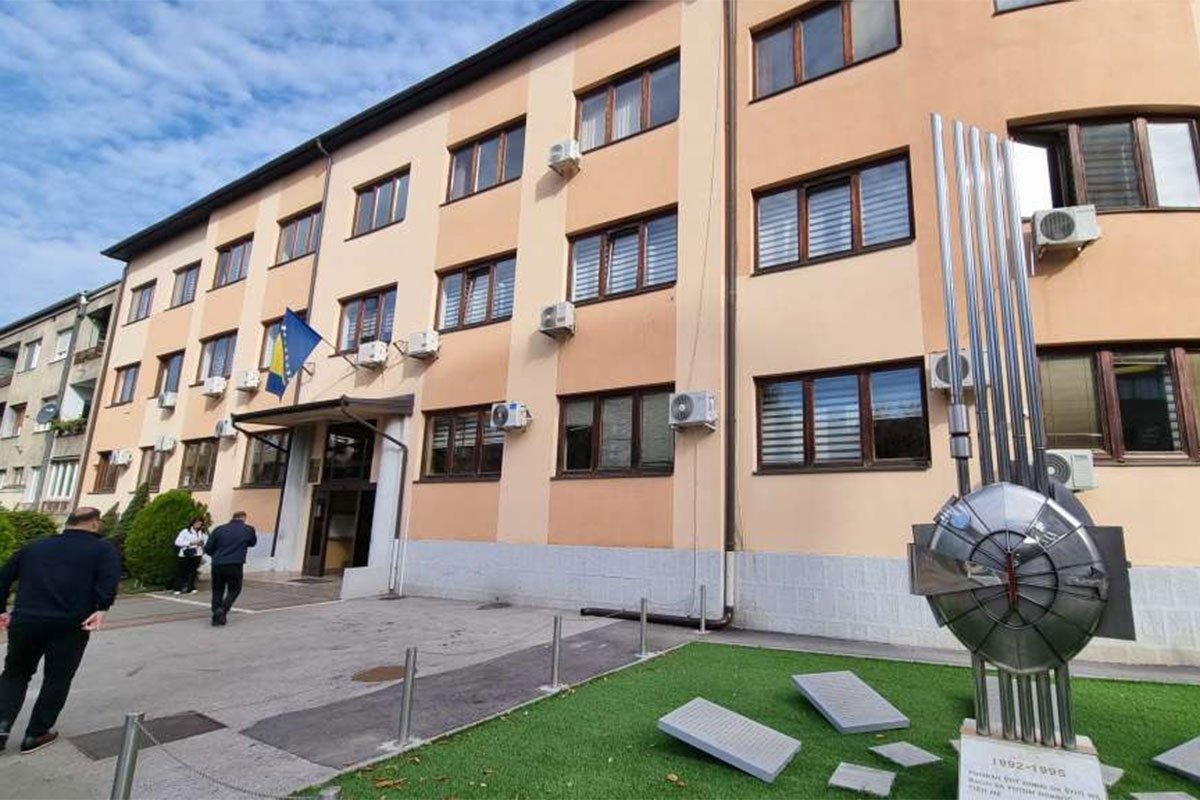 Nastavnik u Sapni prijavljen da je prijetio učenicima, pa zadržan na liječenju