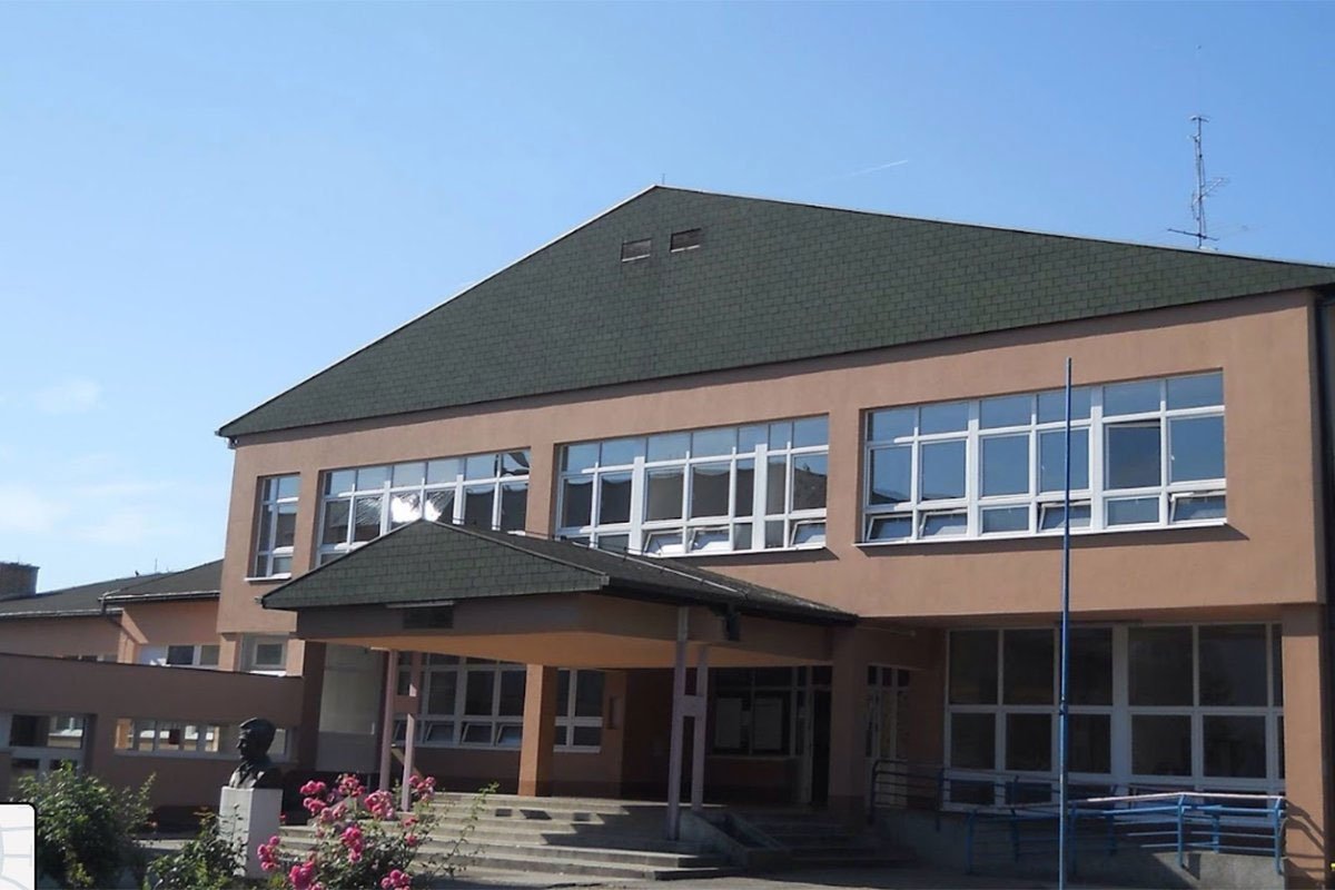 Banjaluka: Djevojčica pretukla vršnjakinju, učenici sve snimali telefonima