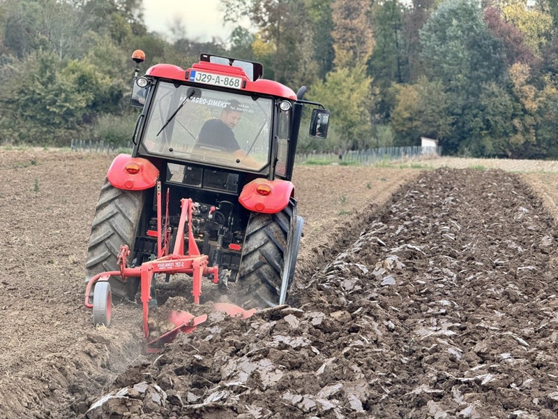 Semberija: U toku jesenja sjetva