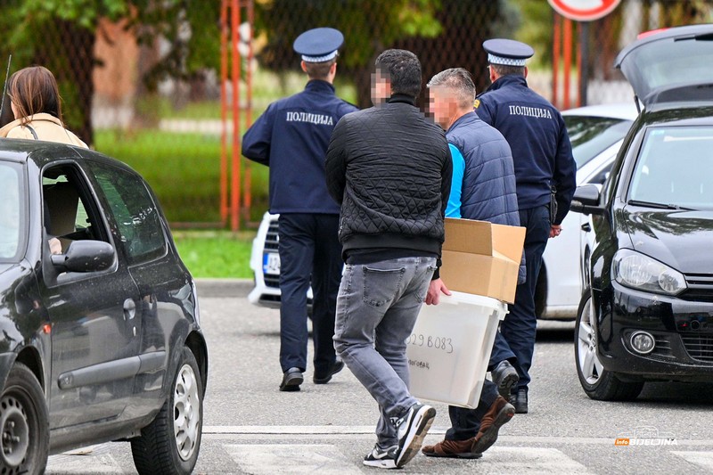 Bijeljina: Počela podjela biračkog materijala, sve nadzire policija (FOTO)