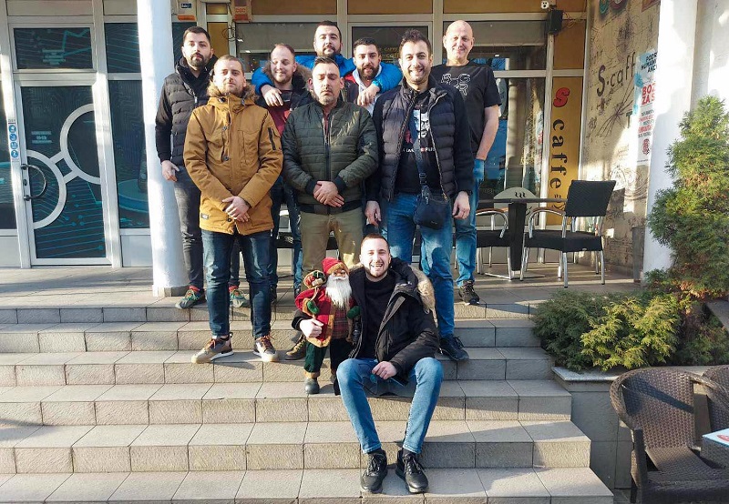 Bijeljinski ugostitelj s prijateljima ponovo u humanoj misiji: Prikupljaju pomoć da djeci uljepšaju praznike (FOTO)