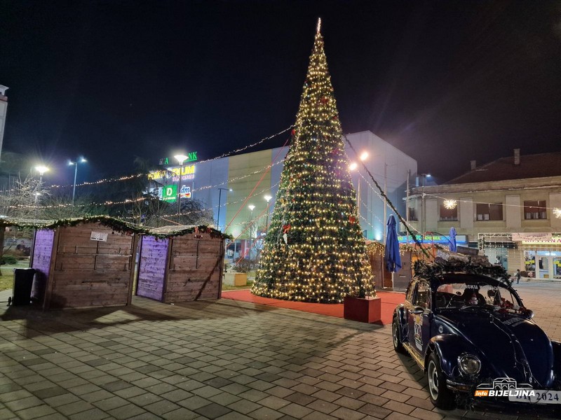 Bijeljina: Hoće li novogodišnje lampice dočekati Kinesku novu godinu? (FOTO)