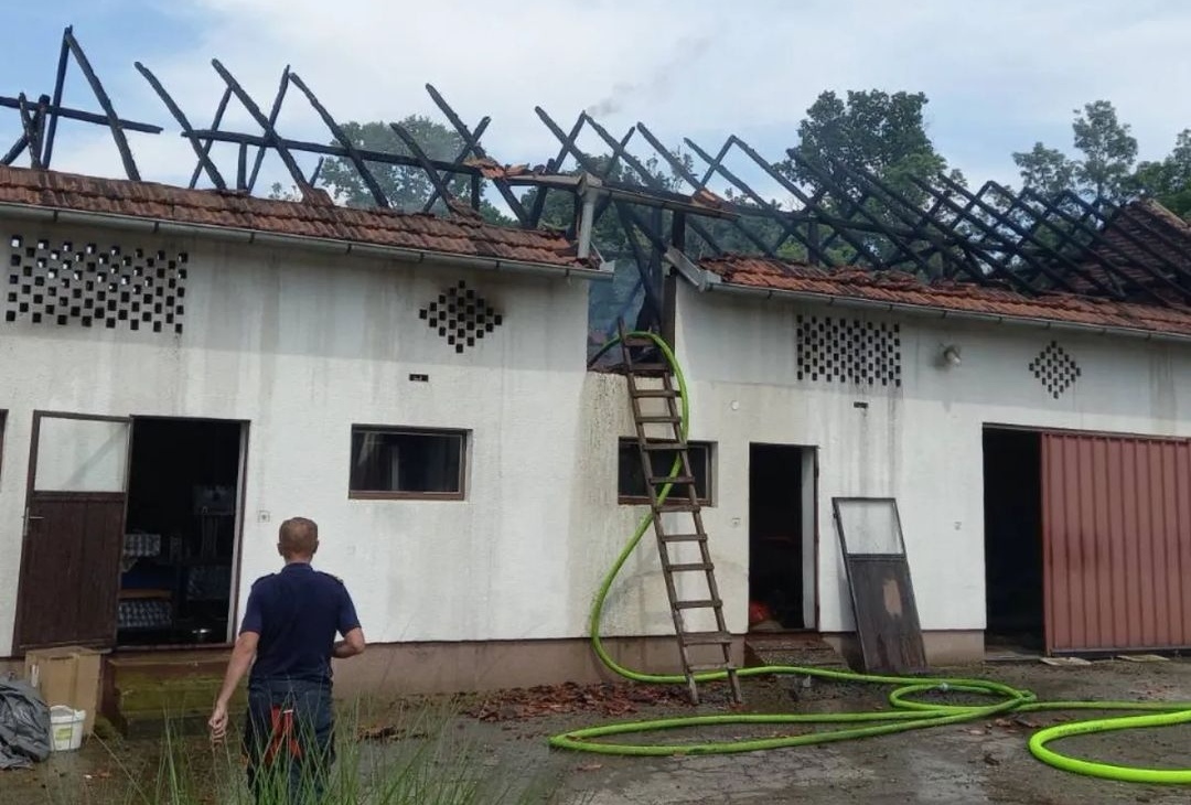 Požar u Bijeljini, gorjeli pomoćni objekti (FOTO) 