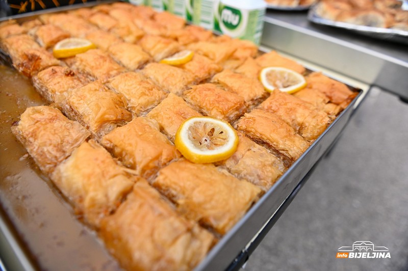 Emir Banjanović iz Beča: Tata je rekao buregdžinica će se zvati „Željo“ i tačka! (FOTO)