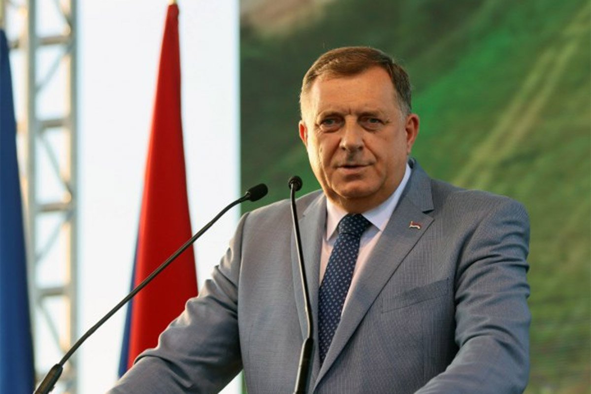 Dodik skratio boravak u Bakuu zbog odlaska u Beograd na veliki miting