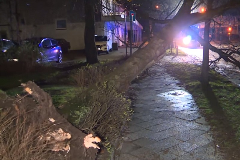 Velika oluja u Njemačkoj, u Berlinu vanredno stanje, moguć i tornado