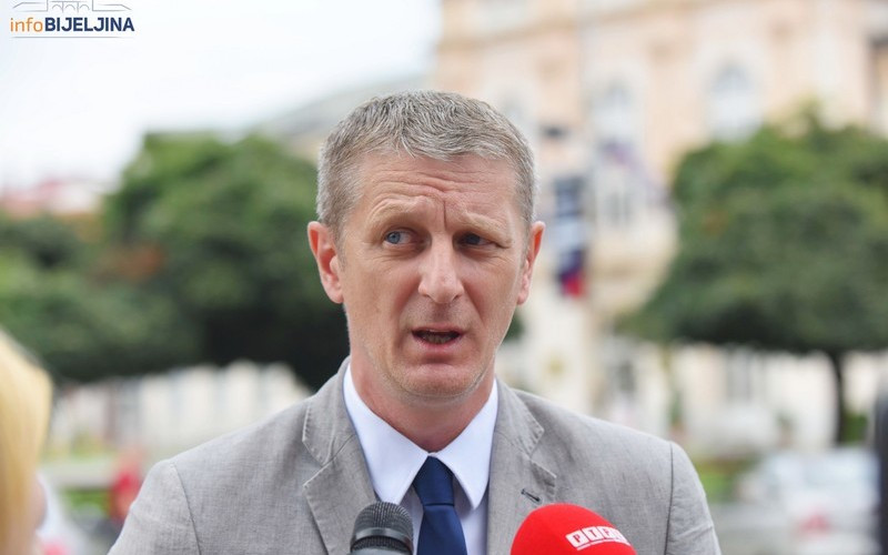 Jović: Industrijska i slobodna privredna zona u Bijeljini zarasle u korov
