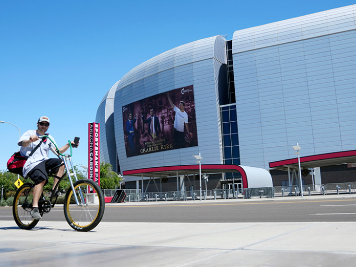 Drama pred sahranu Kirka, uhapšen naoružani muškarac