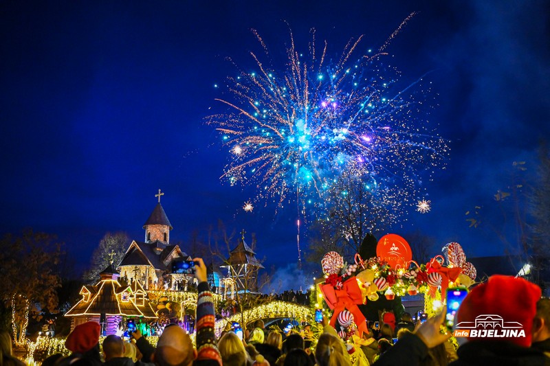 Svečano otvoreno Zimsko selo, spektaklu prisustvovali brojni građani (FOTO)