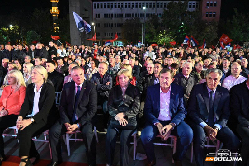  Pobjednička atmosfera na centralnoj tribini SNSD-a Bijeljina: Podrška za dr Mikajla Lazića je podrška za Bijeljinu koja napreduje