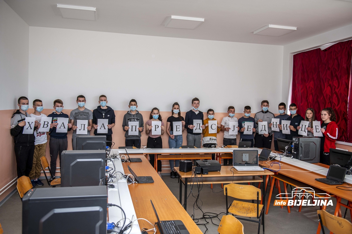 Škola u Patkovači bogatija za novu i savremenu informatičku učionicu (FOTO)