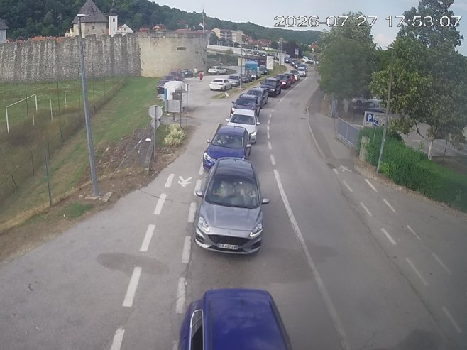 Kolone vozila na granici sa Hrvatskom i Crnom Gorom