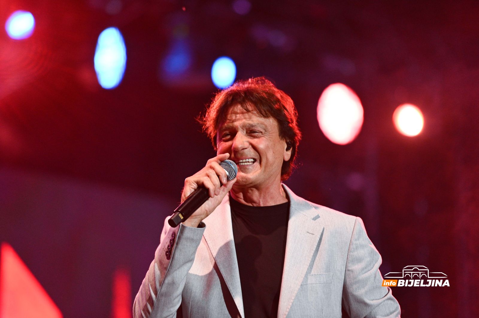 Bačena bomba na kuću Zdravka Čolića: Čula se 