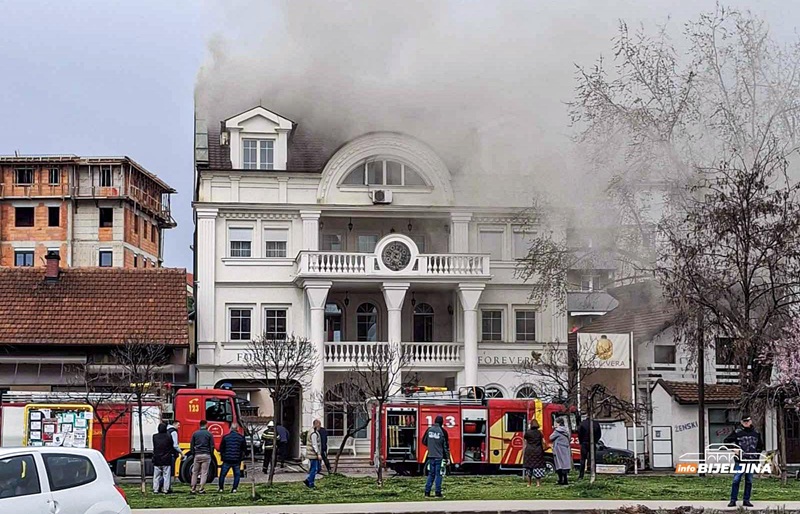 Bijeljina: Gori kuća, na terenu vatrogasci (FOTO)