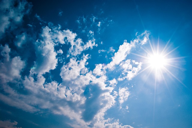 Sunčano i veoma toplo, po podne prolazni pljuskovi