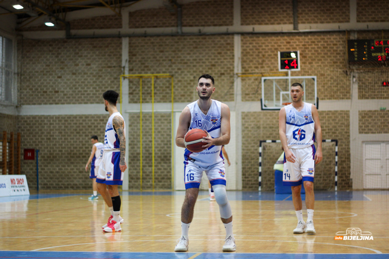 Košarkaši Radnika savladali ekipu Drine (FOTO)