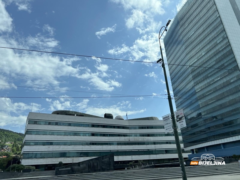 U zgradi Parlamentarne skupštine i dalje bez klime: Službenici proključali u kancelarijama