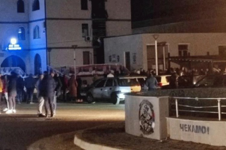 Srbi se okupili u Zubinom Potoku zbog hapšenja Milovana Božovića