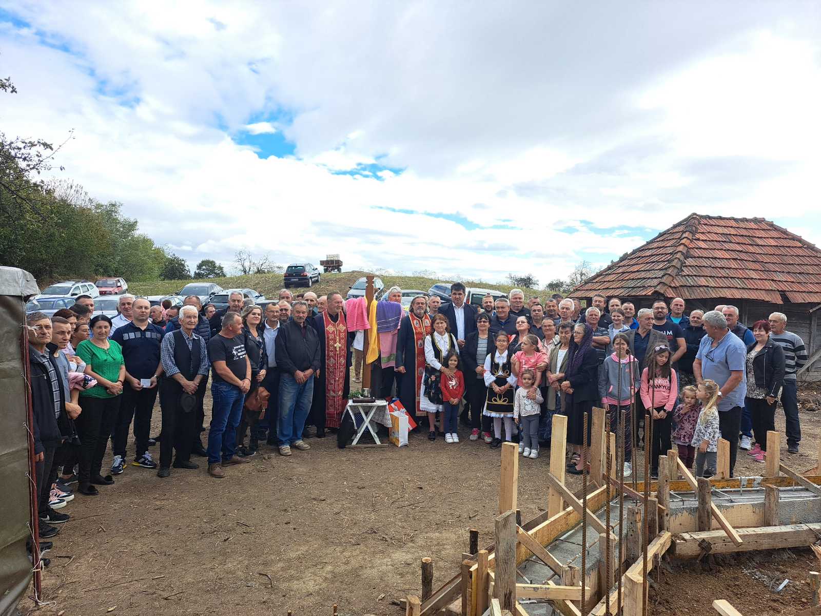 Osvećen krst i zemljište za novu crkvu u selu Lipovice na Majevici (FOTO)