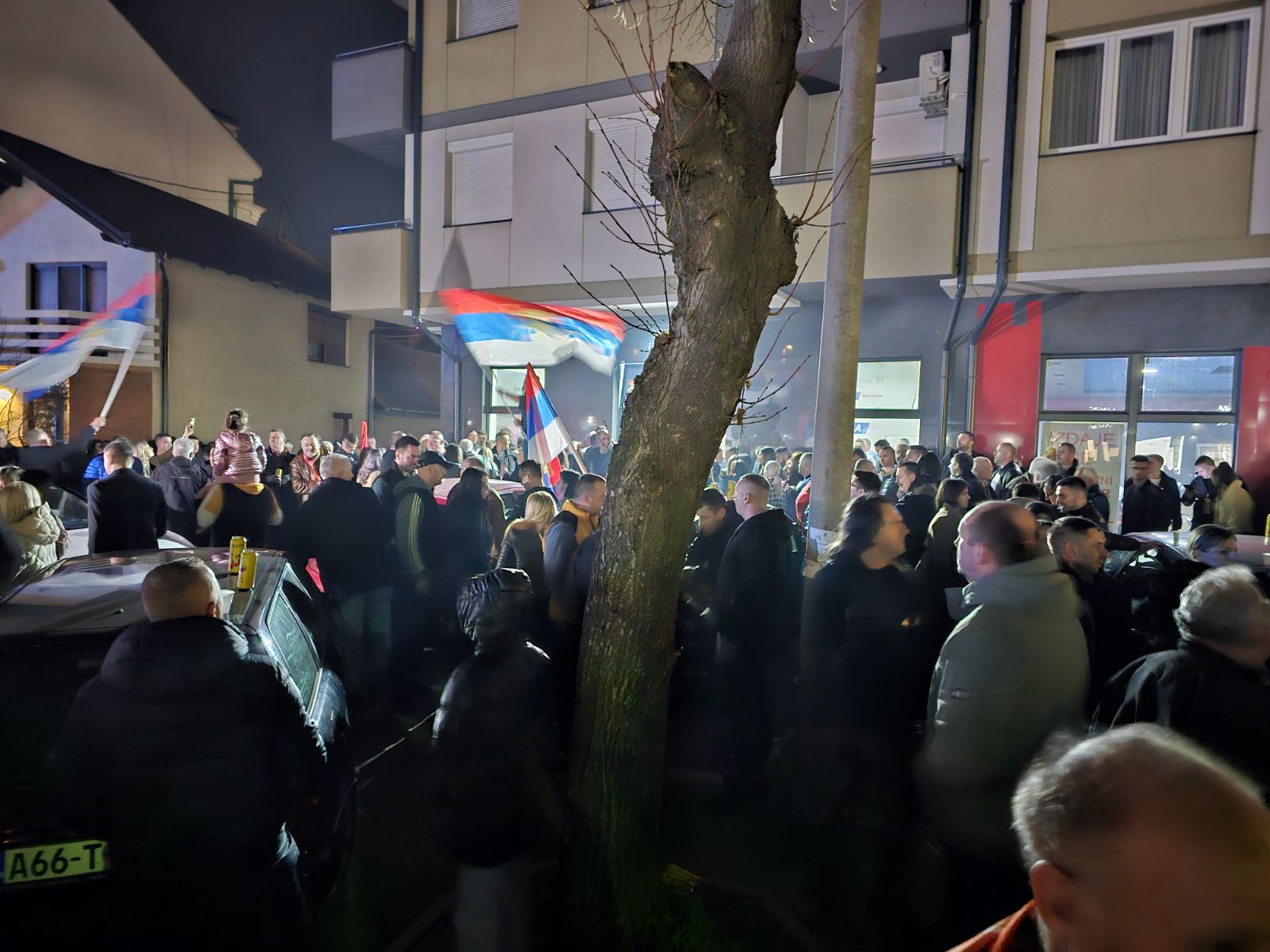 Slavlje u prostorijama SDS-a u Bijeljini (FOTO)