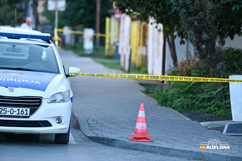 Prvi snimci sa mjesta ubistva: Na inspektora u Bijeljini zapucali kada je izlazio iz kluba (VIDEO)