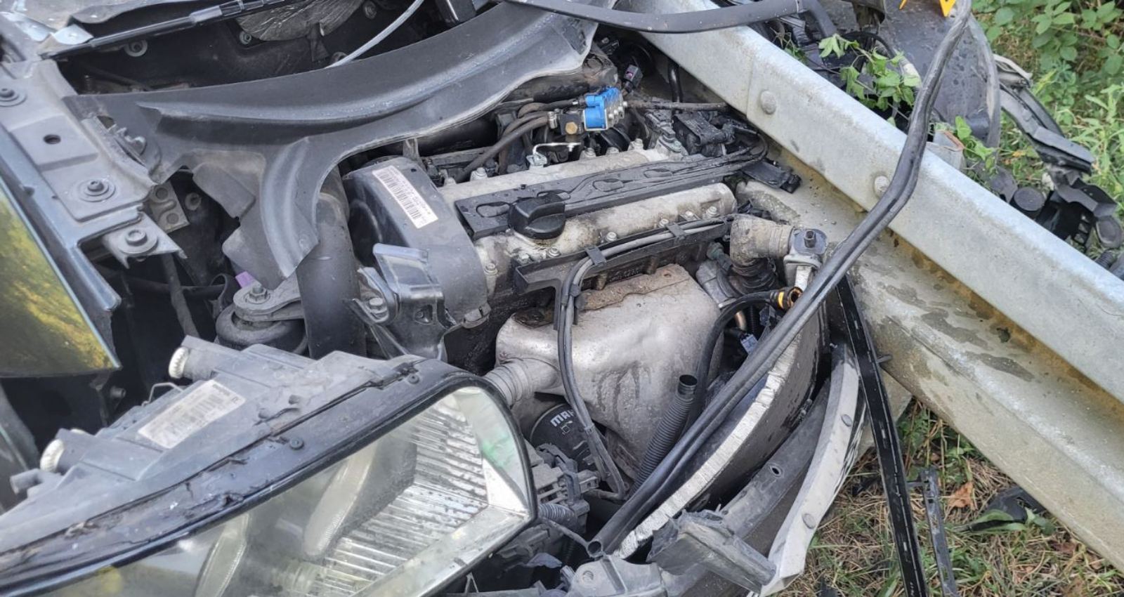  Teška nesreća na putu Bijeljina-Tuzla:  Bankina prošla kroz automobil (FOTO/VIDEO)