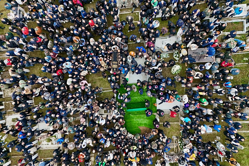 Sahranjen Halid Bešlić: Taktovima Romanije otišao u legendu i vječnost