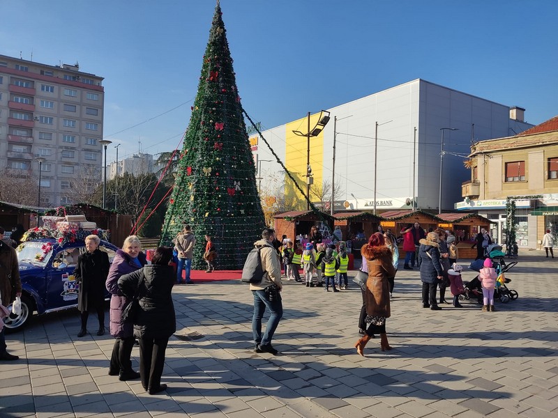 Počeo Zimski korzo u Bijeljini (FOTO)