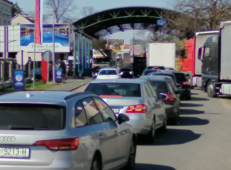 Zadržavanje do pola sata: Pojačana frekvencija saobraćaja na graničnim prelazima Donja Gradina i Gradiška