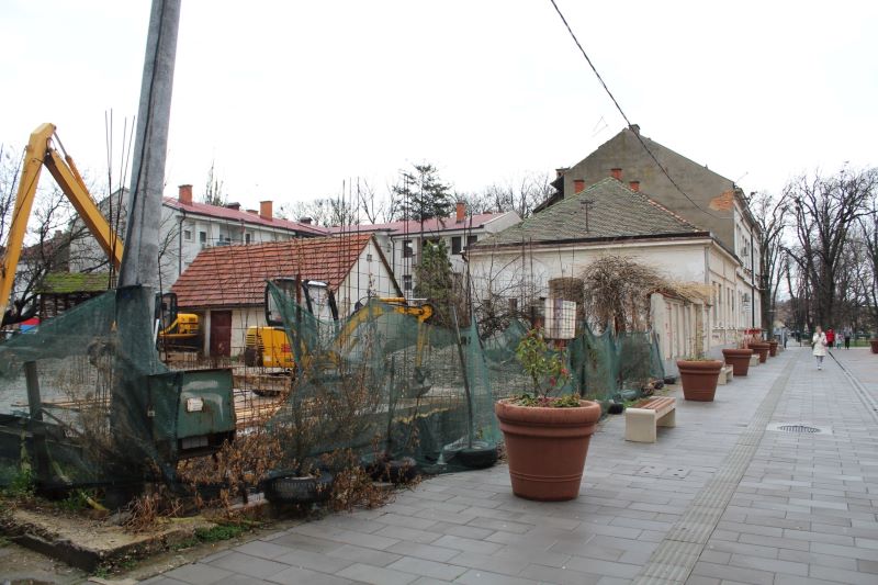 Savjet MZ Centar: Dijelovi fasada padaju, bezbjednost građana ugrožena (FOTO)